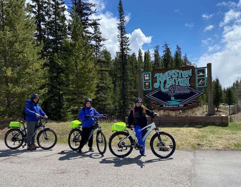 Banff: 4-Hour E-Bike and Walking Tour in Johnston Canyon - Starting out at White Mountain Adventures and getting ready