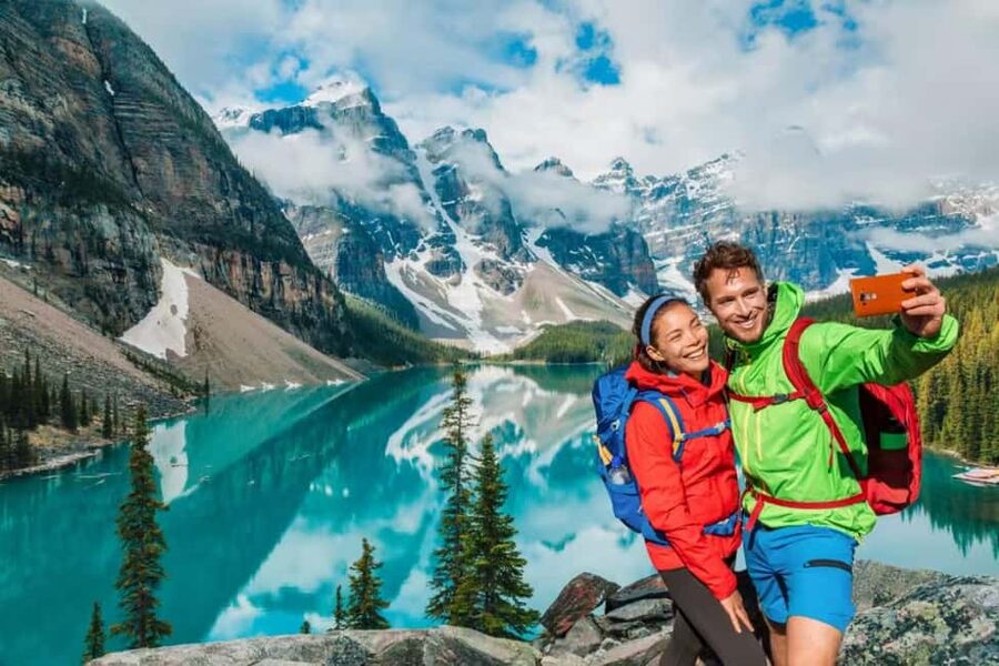 Banff/Calgary:1-Day to Lake Louise,Moraine Lake,Emerald Lake - Moraine Lake and the Valley of the Ten Peaks: Why the Timing Matters