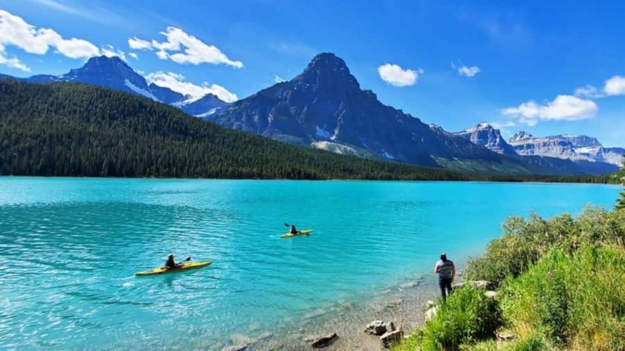Banff/Calgary/Canmore: Crowfoot Glacier and 5 Lakes Tour - Who this tour is best for (and who might not love it)