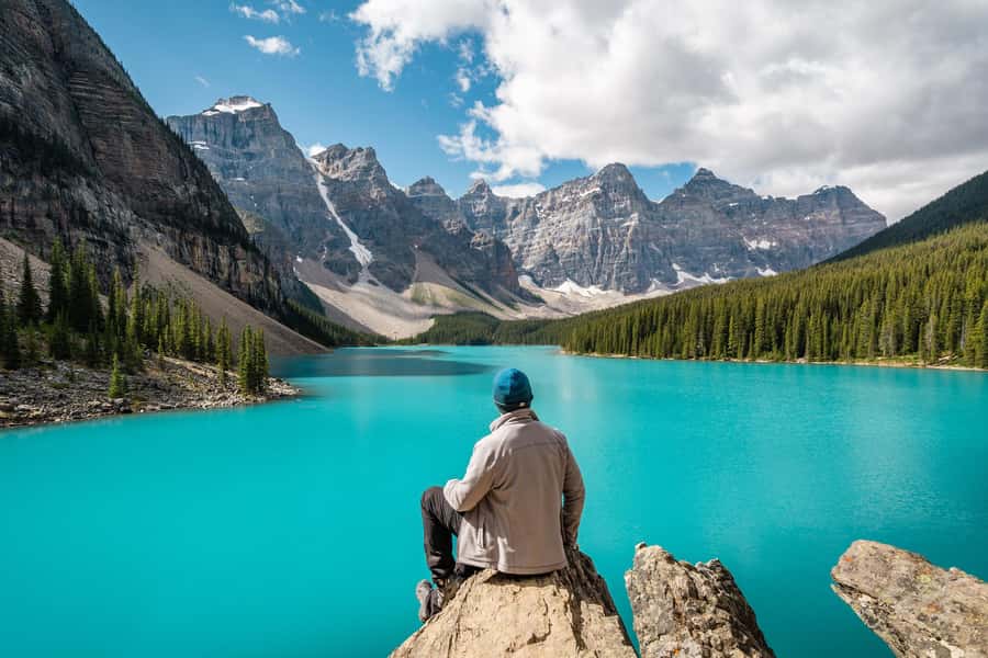 Banff/Canmore: Moraine Lake 1.5h & Lake Louise Half-Day Tour - Getting there without parking wars on Lake Louise Road
