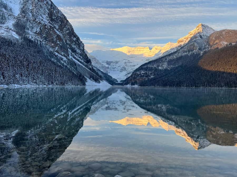 Banff/Canmore: Moraine Lake 1.5h & Lake Louise Half-Day Tour - Lake Louise stop: enough time for the walk and real photos