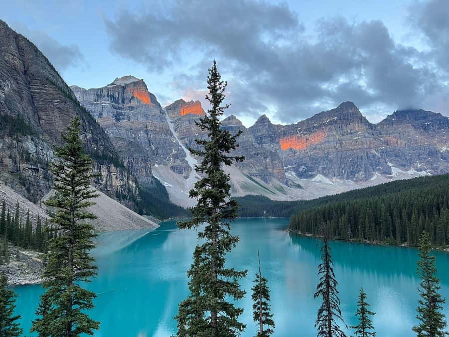 Banff/Canmore: Moraine Lake 1.5h & Lake Louise Half-Day Tour - What to bring (and what to skip, like drones)