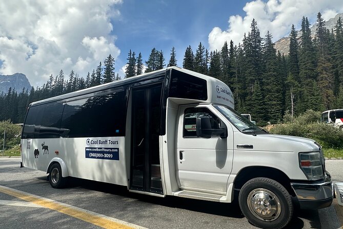 Banff/Canmore Shuttle to Moraine Lake and Lake Louise(1.5h each) - Stop 2: Lake Louise and the luxury of a relaxed 90-minute window