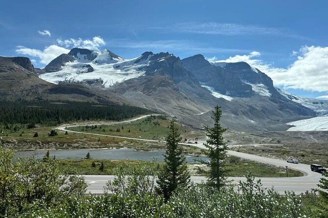 Banff:Columbia Icefield Adventures, Skywalk and Iconic Lakes Tour - Lake Louise: the 30-minute moment that sets the mood