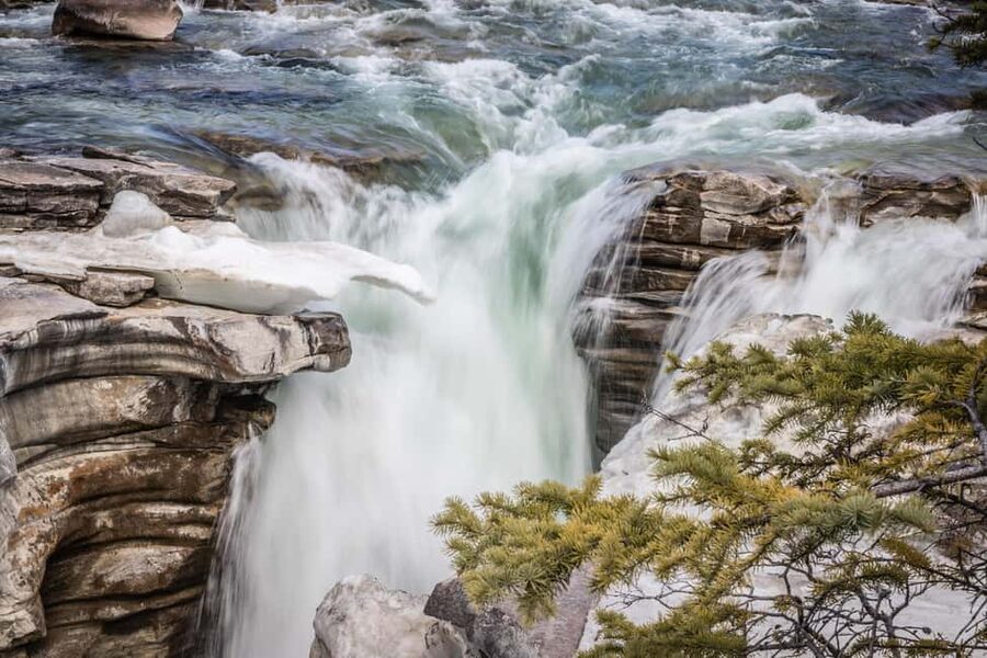 Banff: Explore Banff & Jasper National Parks (4-Days) - Day 2: Kelowna to Lake Louise—Okanagan Wine Country to Rocky Mountain Icons