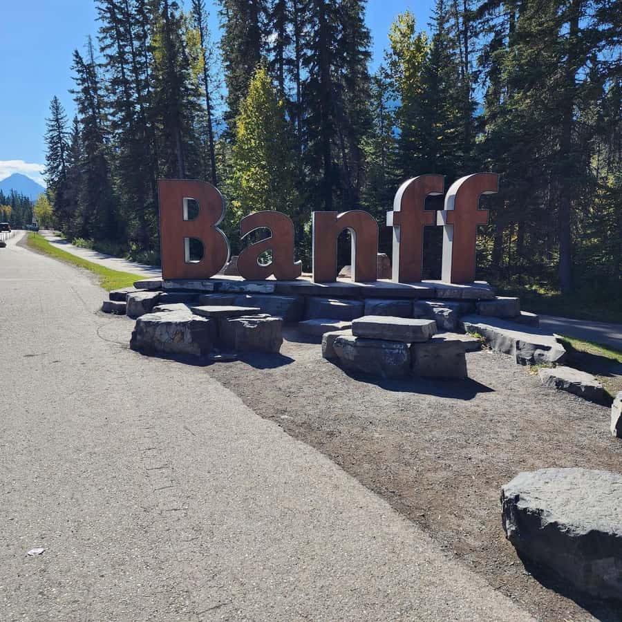 Banff: Gondola, Hot Springs, Bow falls & Three lakes tour - Banff Gondola up Sulphur Mountain: 360 views and Sanson’s Peak