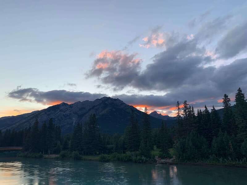 Banff: Guided Sunset and Stargazing Tour - Your guide matters: stories, pace, and photo help