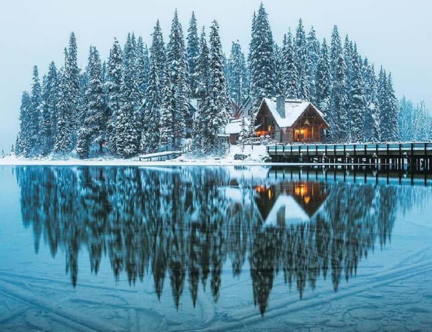 Banff:Lake Louise & Moraine Lake 1/2 Day Tour Canoe/Sightsee - A 5.5-hour Banff hit: Lake Louise and Moraine Lake