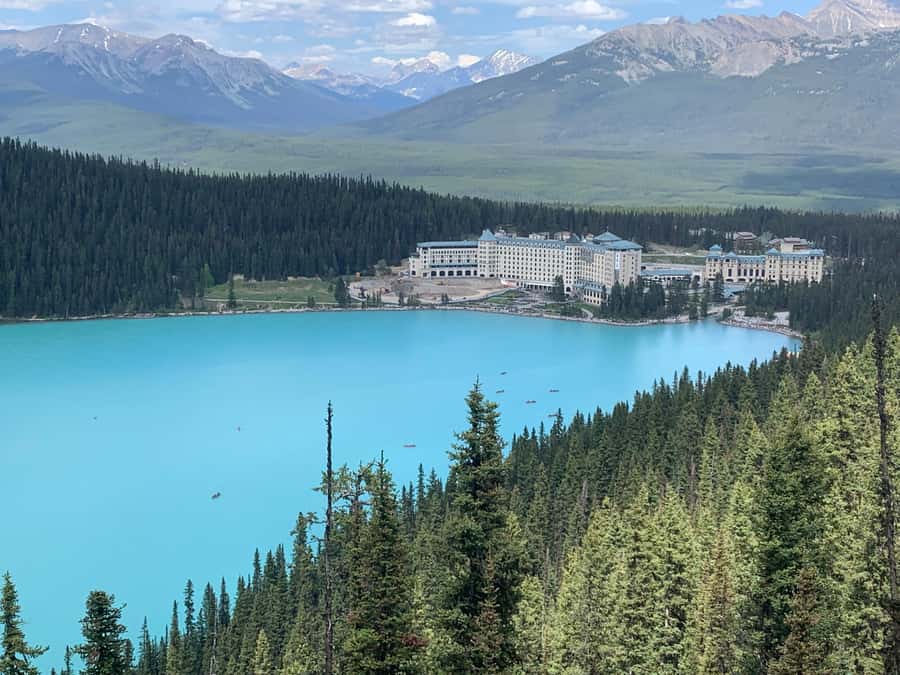Banff: Moraine Lake, Lake Louise, Emerald Lake and Yoho Trip - Lake Louise: Iconic Views Plus Guided Timing