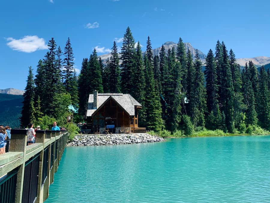 Banff: Moraine Lake, Lake Louise, Emerald Lake and Yoho Trip - Lunch at Lake Louise: Plan for Own-Expense Food