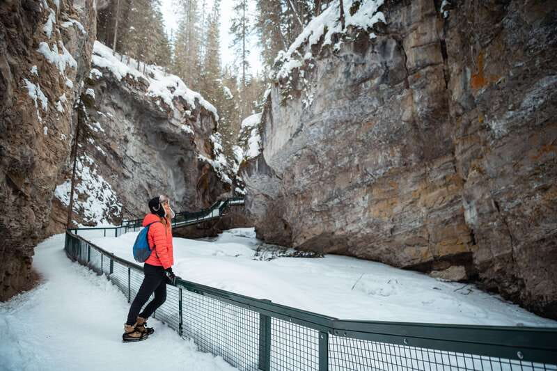 Banff: Morning or Afternoon Johnston Canyon Icewalk - Morning vs afternoon: how to choose your Banff timing