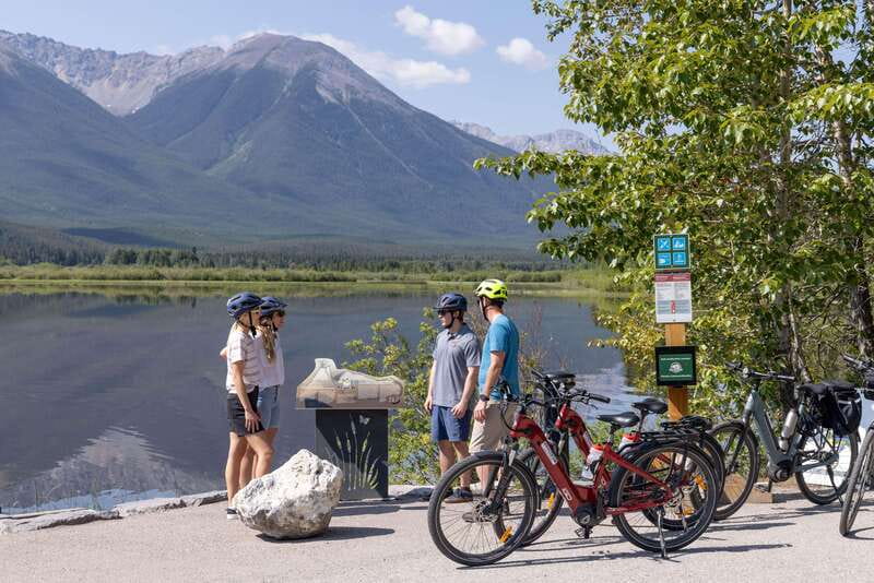 Banff: Mountain Lakeside Guided E-Bike Tour - Wildlife along the Minnewanka circuit: when to look, and where patience pays