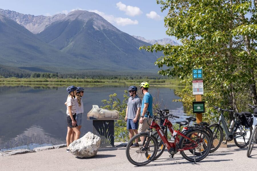 Banff: Mountain Lakeside Guided E-Bike Tour - Two Jack Lake and Mt Rundle reflections: where the camera wants you