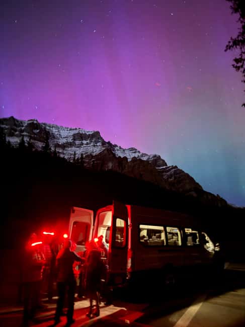 Banff OR Moraine Lake: Night Tour with possible Stargazing - Cozy Comfort in the Cold: Blankets, Hot Drinks, and Where You Sit