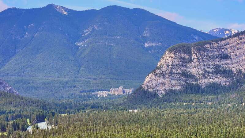 Banff Private Full-Day Tour Lake Louise, Gondola & more - Price and value: is $547 per group worth a full 12.5-hour day?