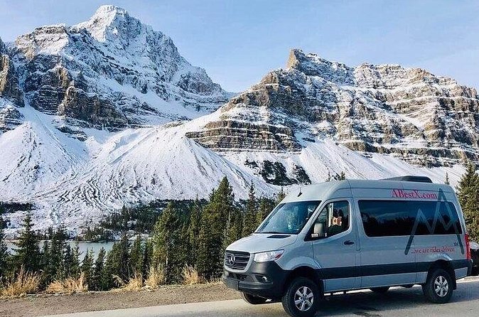 Banff to YYC Airport Shared Shuttle Service - Arrival at Calgary International Airport: Making Your Exit Smooth