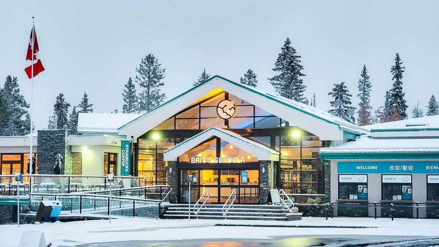 Banff: Winter Tour with Dinner & Nightrise at Banff Gondola - The human factor: on-board storytelling and guides who set the tone