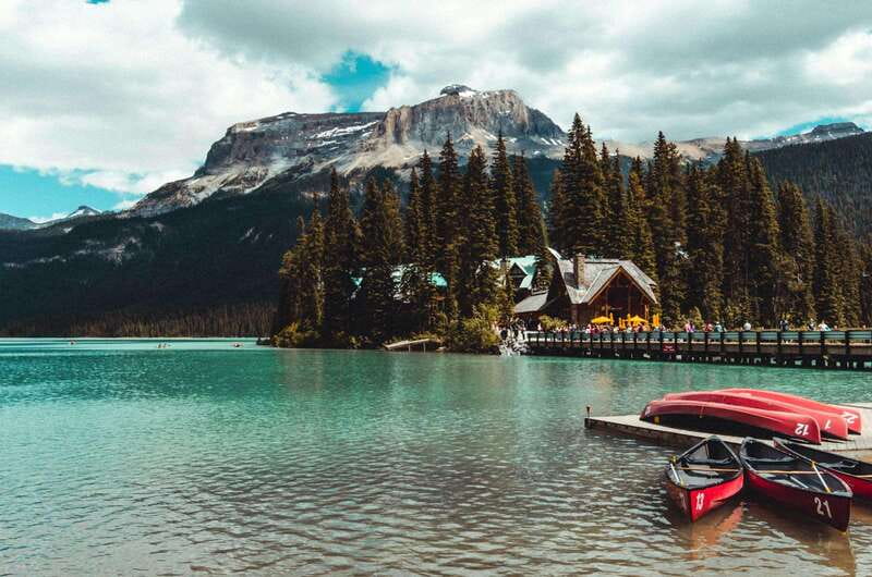 Calgary: 3-Day Lake Louise, Moraine, Emerald, Yoho, Icefield - Season swaps you must know: Moraine access and Upper Hot Springs closure