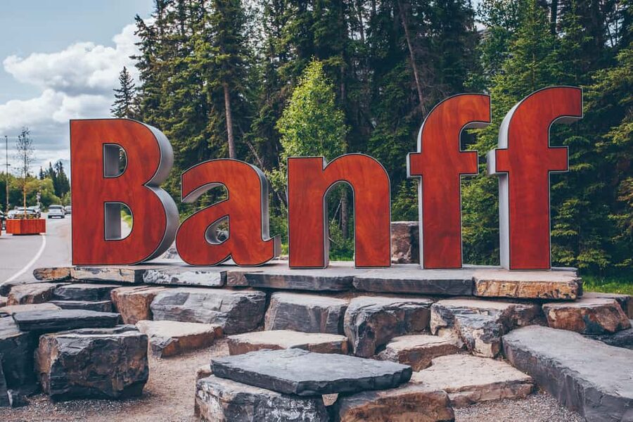 Calgary: Banff Top Lakes Tour with Banff Town Visit - Getting Picked Up and Rolling Smoothly Through the Rockies