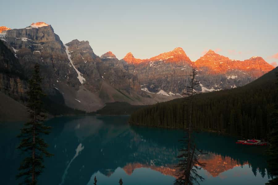 Calgary:Moraine Lake Sunrise & Lake Louise & Wildlife Safari - What to bring so you don’t regret anything