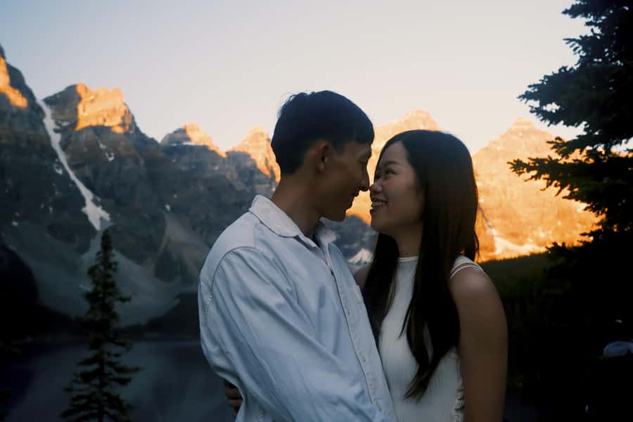 Calgary:Moraine Lake Sunrise & Lake Louise & Wildlife Safari - What you get for $145: the value is in the hard parts