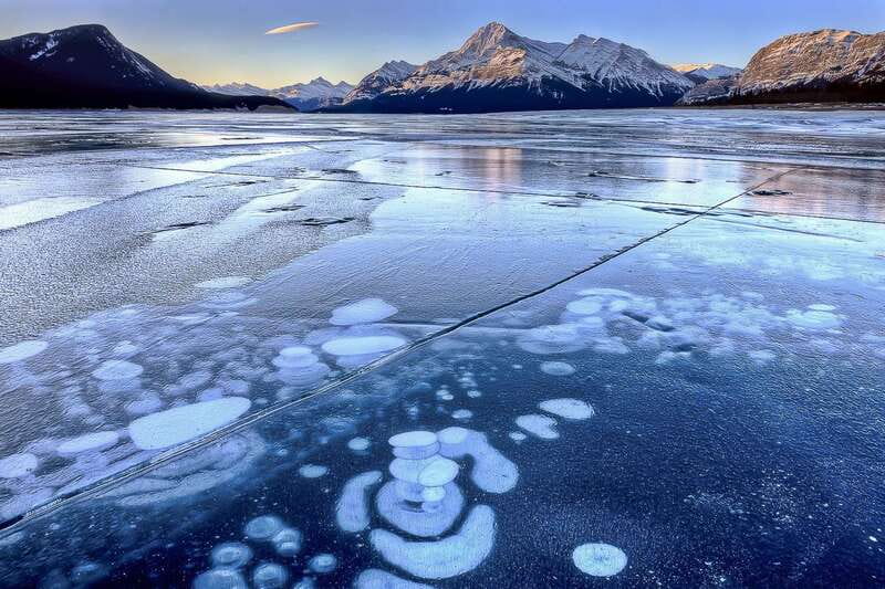Canadian Rockies: Abraham Lake Ice Bubbles Helicopter Tour - Helicopter over Abraham Lake and the Rockies: how the flight works