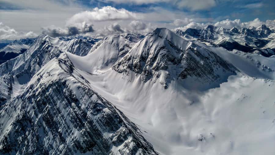 Canmore: 25-Minute Three Sisters Helicopter Tour - From the log building to the helicopter: where the tour really begins