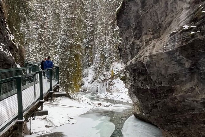 Discover 9 Iconic Banff Sights in a Day! with extra Comfort-12pax - Moraine Lake in summer, Emerald Lake in winter: how the tour handles seasonal reality
