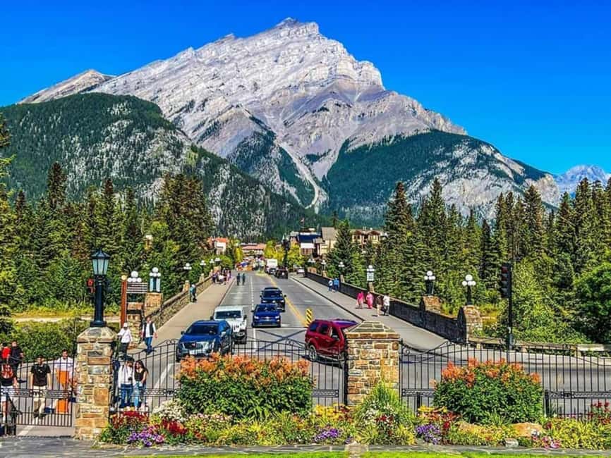 Emerald Lake, Lake Louise, Johnston Lake & Banff Gondola - Lake Louise: the classic turquoise moment, plus time to move