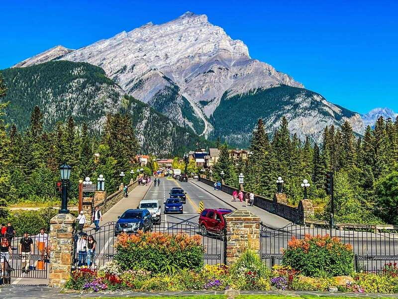 Emerald Lake, Moraine, Louise, Johnston Canyon & Banff Town - Entering Banff National Park: mountain driving with a plan