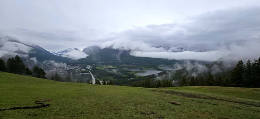 Explore 9 Iconic Banff Spots in 1 Epic Day!(Pax 12/Group) - Lake Louise: The Turquoise Icon Start