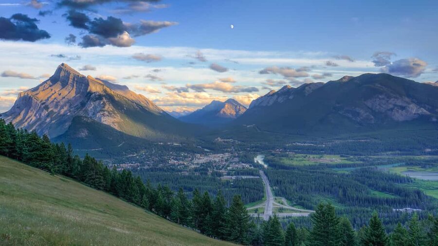 From Banff: Banff Wildlife & Scenic Highlights Premium Tour - Pickup and drop-off: easiest way to do Banff without a car
