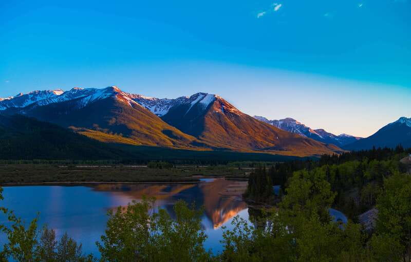 From Banff/Canmore: Deep 1 Day Tour in Banff National Park - The role of the guide: pace, patience, and practical banter
