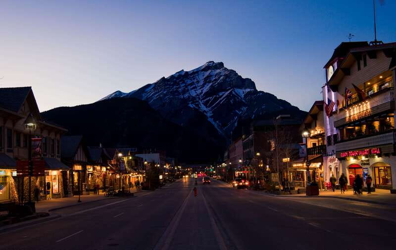 From Banff/Canmore: Deep 1 Day Tour in Banff National Park - A smart Banff National Park sampler with a guide and coach