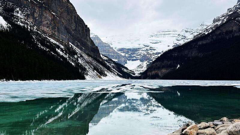 From Banff: Lake Louise and Moraine Lake Sightseeing Tour - Lake Louise at the Fairmont: Victoria Glacier views with breathing room