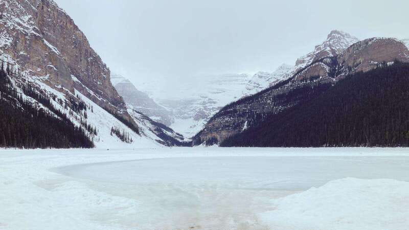 From Banff: Lake Louise and Moraine Lake Sightseeing Tour - Moraine Lake and the Valley of the Ten Peaks: viewpoint time, not trial and error