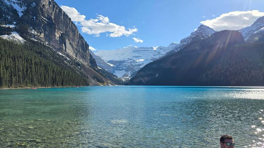 From Calgary/Banff: Moraine Lake & Lake Louise Half-Day Tour - Comfort Coach Notes: Bathrooms and Group Flow