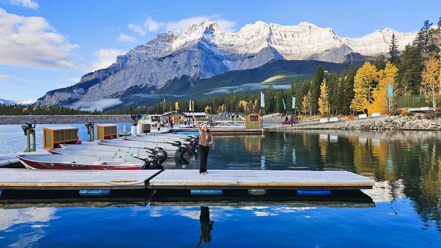From Calgary to Banff: Day Trip with Wolfdog Sanctuary Visit - Banff Avenue Shopping Walk: Where Your Free Time Actually Works