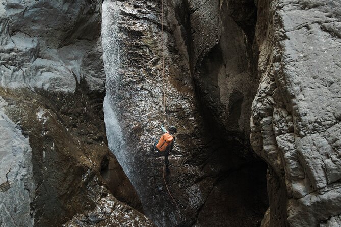 Half Day Heart Creek Canyon - Near Banff & Canmore- For Beginners - Rappels and rock sliding: why the coaching style matters