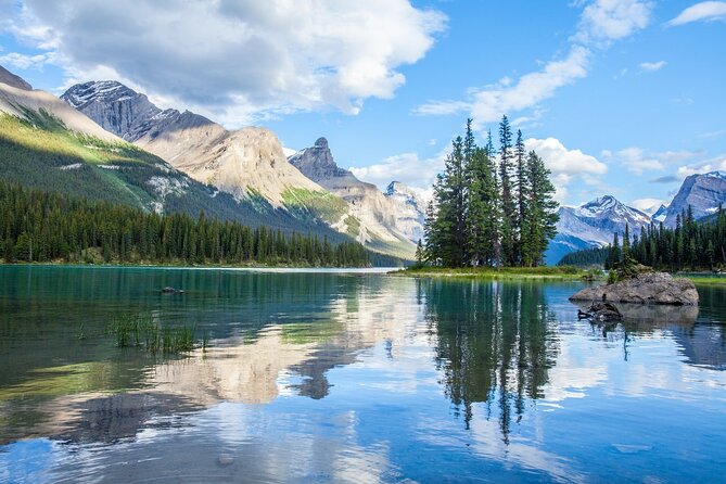 Jasper and Columbia Skywalk Icefield Parkway Private Day Tour - Icefields Parkway magic: why this 230 km route is worth the full day