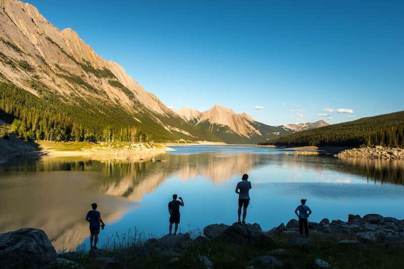 Jasper: Maligne Valley Wildlife & Spirit Island Cruise - Jasper to Maligne Valley: what the day feels like