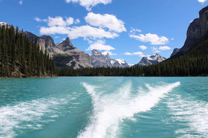 Jasper: Maligne Valley Wildlife & Spirit Island Cruise - Hotel pickup in Jasper: smooth start, important time checks