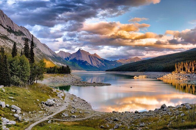 Jasper National Park Tour: Maligne Valley, Medicine Lake and Spirit Island - The guide factor: why names keep coming up