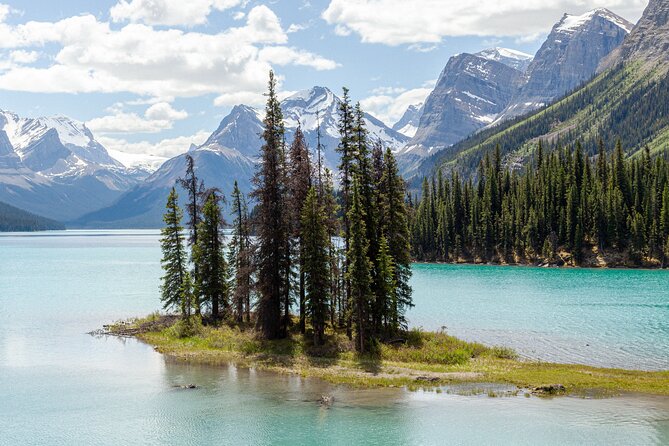 Jasper National Park Tour Maligne Valley, Medicine Lake with Walk - Guides in action: Evelyn, Ivan, Neil, and Yvonne