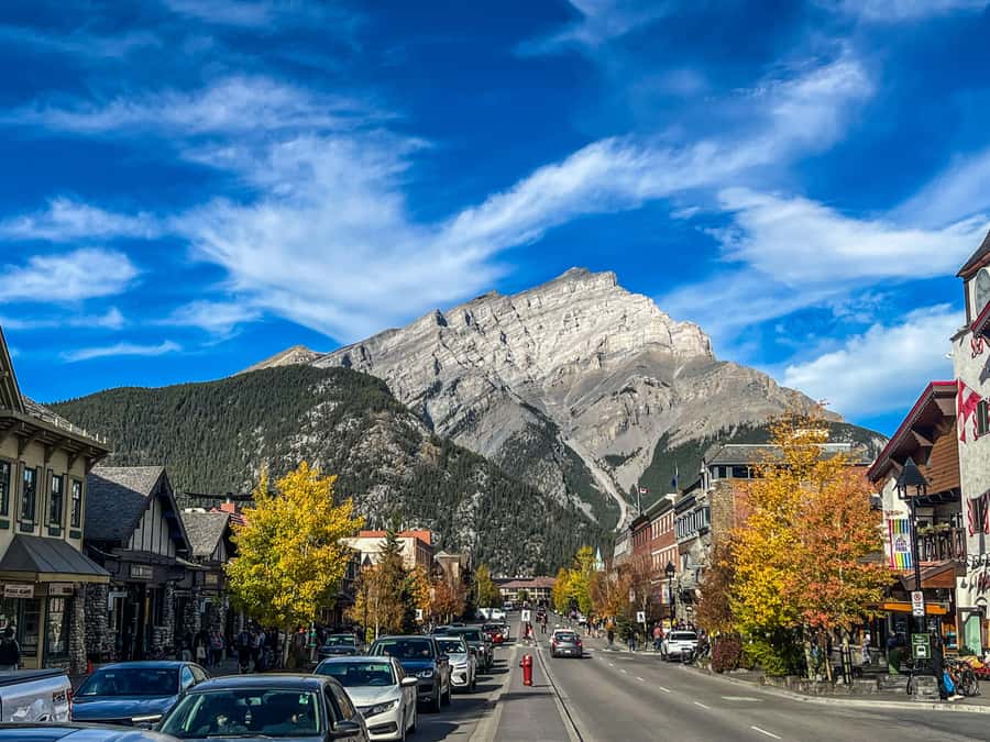 Louise, Moraine/Johnston Canyon, Minnewanka & Banff Town - Lake Louise: one hour to appreciate the iconic turquoise