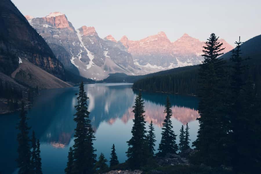 Moraine Lake 1.5hr & Lake Louise Shuttle from Canmore/Banff - Guide-led photo stops and what “free professional photography” really gives you