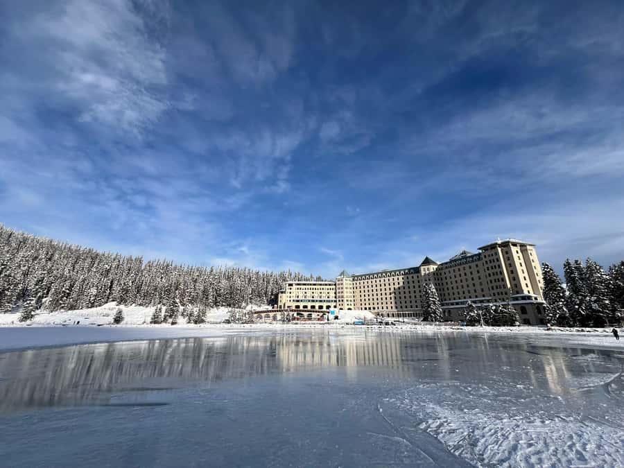 Moraine Lake 1.5hr & Lake Louise Shuttle from Canmore/Banff - What to bring for a comfortable lake visit