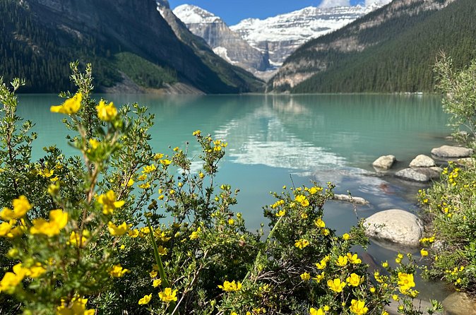 Moraine Lake And Lake Louise Tour from Banff - Second Stop: Moraine Lake, the Rockpile, and Turquoise Color
