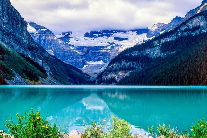 Morning Tour at Moraine Lake(2hrs) & Lake Louise(2hrs) - The guide factor: wildlife stories and photo help (Chris, Charlie, Justin, Sebastian, Claire, Joel, JB)