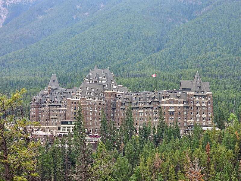 Private Tour Banff/Emerald Yoho Customized Sightseeing - The full-day flow: lakes first, then canyon and falls